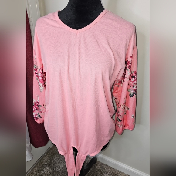 Bobbie Brooks Tops - Bobbie Brooks Ladies Medium Floral Flower Shirt